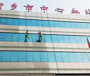大樓清洗對(duì)操作人員有什么具體要求？